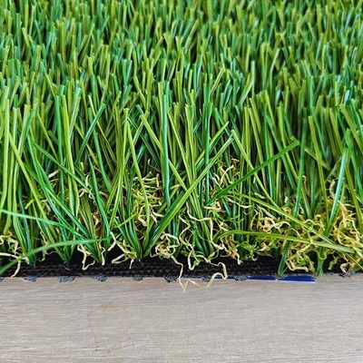 L'herbe verte artificielle de paysage avec un faible coût d'entretien et une densité élevée de 10500-21000 points/m2