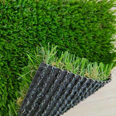 32 mm de gazon artificiel à faible rétrécissement pour loisirs et paysages avec adhésif PU et double support PP