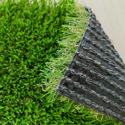 L'utilisation de gazon artificiel pour les jardins et les pavés décoratifs sans entretien