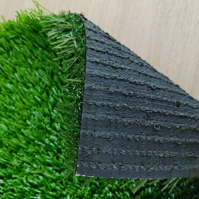 30 mm de gazon vert synthétique pour les sports offrant une jouabilité et un confort inégalés pour les clients