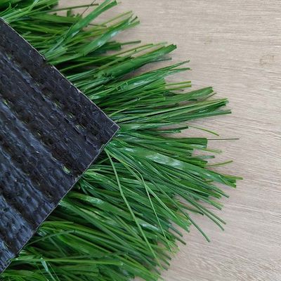 17500 Dtex Herbe artificielle résistante aux UV avec une hauteur de piles de 60 mm pour les sports et les loisirs