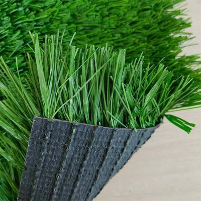 17500 Dtex Herbe artificielle résistante aux UV avec une hauteur de piles de 60 mm pour les sports et les loisirs
