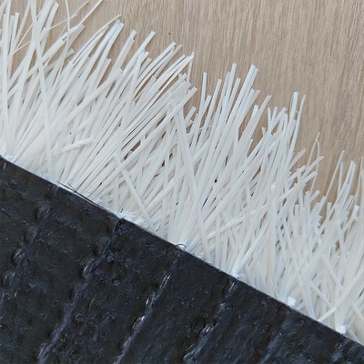 Gazon artificiel de football blanc de 50 mm 12000 Dtex Remplissage nécessaire Gazon synthétique pour les terrains de football
