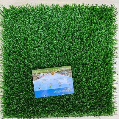 Facilité d'installation Multifonctionnel de sport de gazon artificiel avec 25 mm de hauteur de pile et résistance aux UV