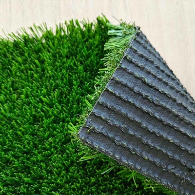 Facilité d'installation Multifonctionnel de sport de gazon artificiel avec 25 mm de hauteur de pile et résistance aux UV