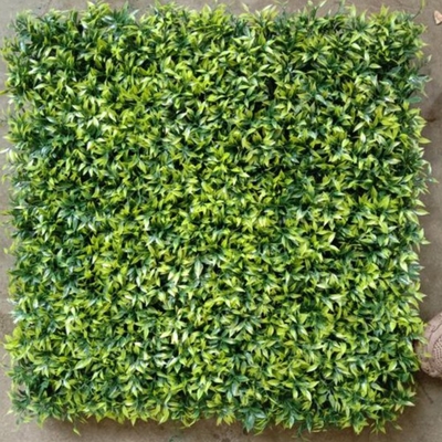 Faux de l'herbe de mur artificiel 50cm * 50cm Taille La solution parfaite pour les maisons et les magasins Décoration et réduction du bruit