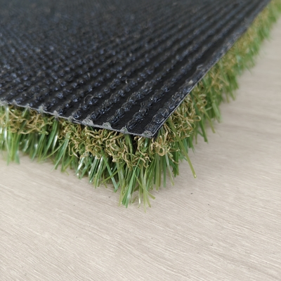 Adhésif PU 28mm 13800 Dtex Paysage Herbe artificielle double PP Balcons de soutien Décoration des arrière-cours Résistance aux UV Faible entretien