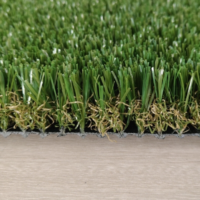 Adhésif PU 28mm 13800 Dtex Paysage Herbe artificielle double PP Balcons de soutien Décoration des arrière-cours Résistance aux UV Faible entretien