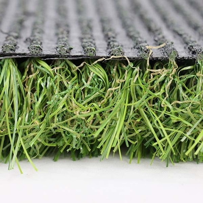 Le gazon vert artificiel de 40 mm est recouvert d'un revêtement en PU double PP avec un support haute Dtex.