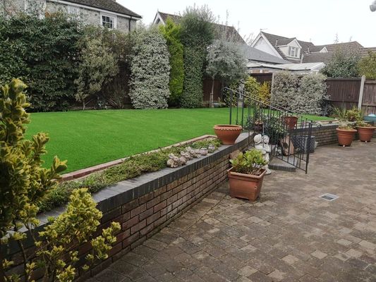 Herbe artificielle de 40 mm de hauteur de piles avec une apparence réaliste et peu d'entretien pour les jardins et l'aménagement paysager