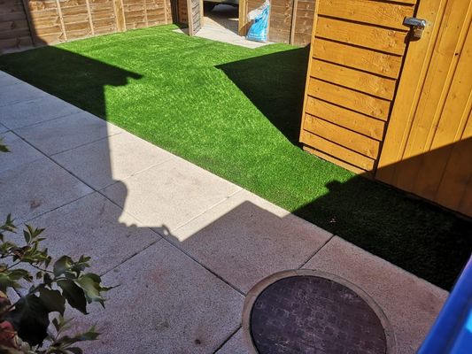 Herbe artificielle de 40 mm de hauteur de piles avec une apparence réaliste et peu d'entretien pour les jardins et l'aménagement paysager