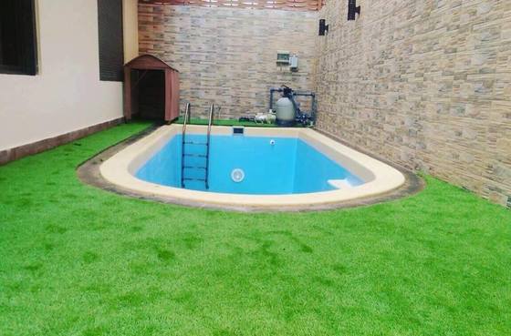 Herbe artificielle de 40 mm de hauteur de piles avec une apparence réaliste et peu d'entretien pour les jardins et l'aménagement paysager
