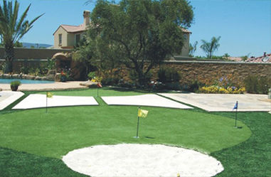 Gazon artificiel de golf avec hauteur de piles de 17 mm, haute densité et adhésif PU pour les verts de mise en place synthétiques
