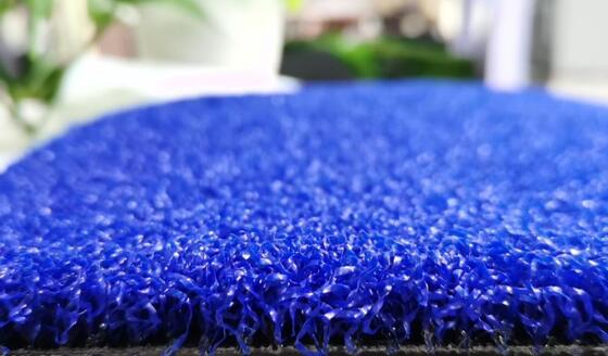 Gazon artificiel de hockey certifié FIH avec hauteur de pile de 17 mm Spray d'eau Pas de métaux lourds pour un jeu constant