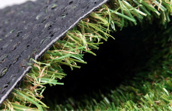 140 points de suture/m2 d'herbe artificielle hybride avec une hauteur de pile de 25 mm et de l'adhésif SBR pour une apparence réaliste dans les jardins