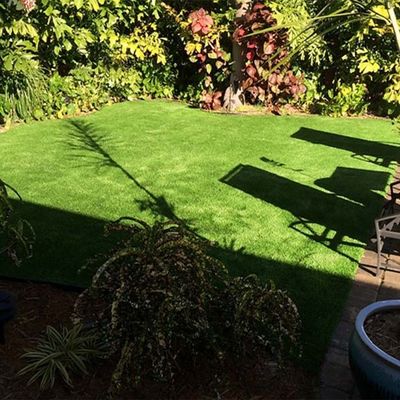 45 mm de hauteur de pile de gazon artificiel de paysage avec un fil plat disponible dans n'importe quelle longueur requise
