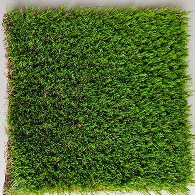 Gazon artificiel paysager 9600 Dtex 18900 Densité Résistance UV avec fil droit et courbé mélangé
