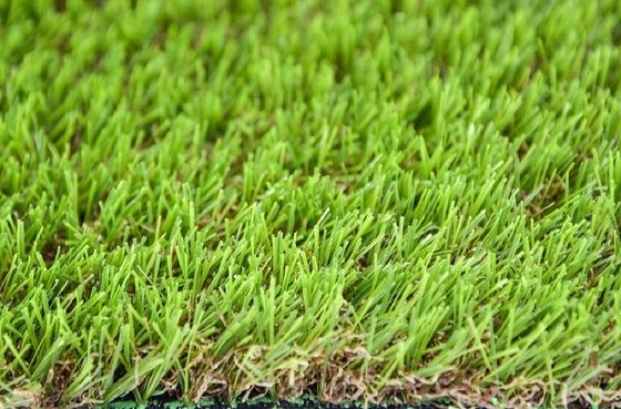40 mm de hauteur de piles d'herbe artificielle de paysage pour une maintenance quotidienne nulle et des performances en toutes saisons dans les jardins et les cours